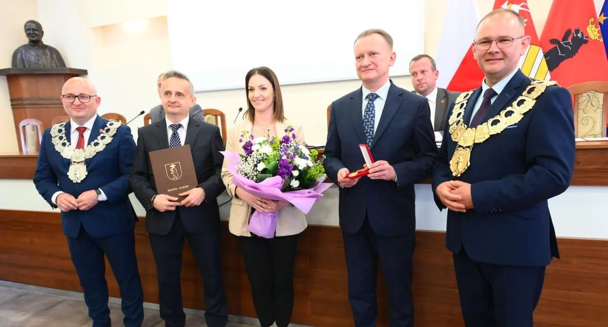30 lat Szachpolu nagrodzone! Łukowskie stowarzyszenie szachowe z honorową odznaką miasta