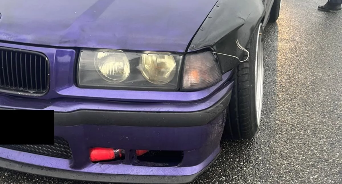 Mocno przerobione BMW zatrzymane przez drogówkę – kierowca słono zapłaci