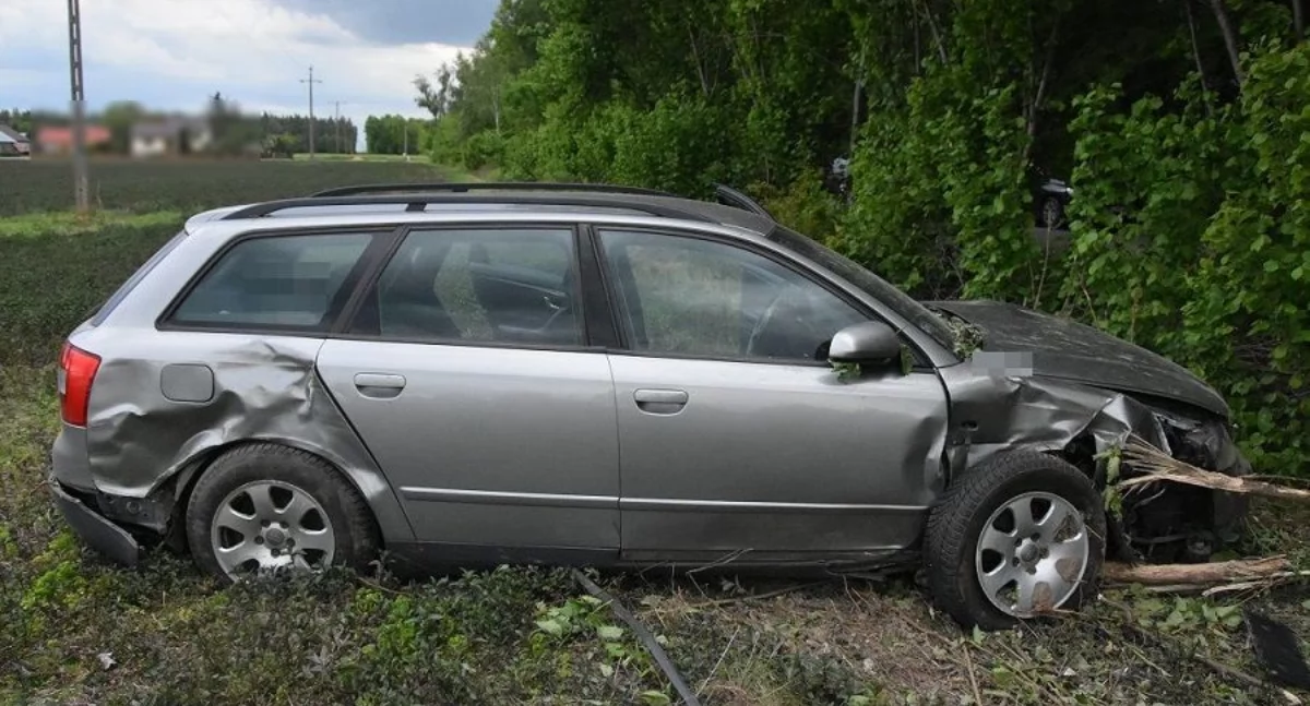 Pijana 32-latka rozbiła Audi. W aucie wiozła dwójkę dzieci