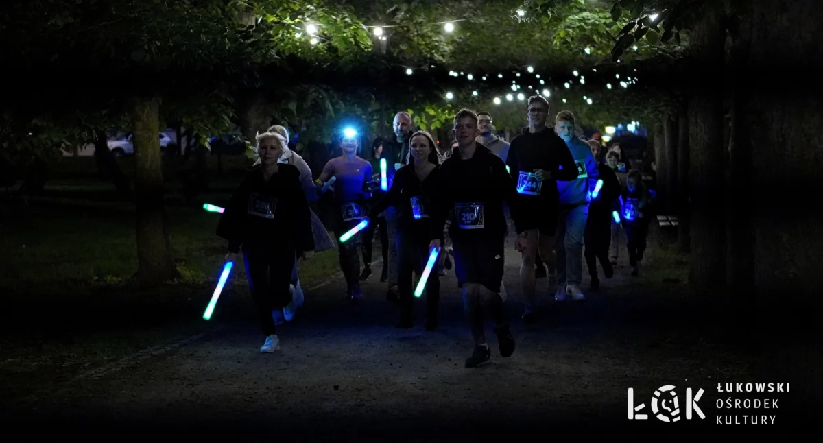 Laserowy pokaz i kolorowe światła zamiast pochodni. Nowa odsłona Biegu światła w Łukowie
