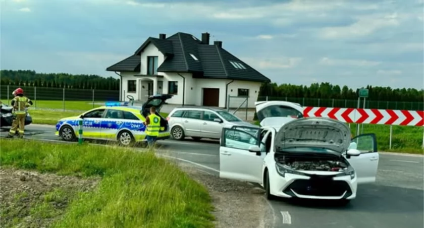 Wypadek w Wólce Zastawskiej. Jedna osoba poszkodowana po zderzeniu dwóch pojazdów
