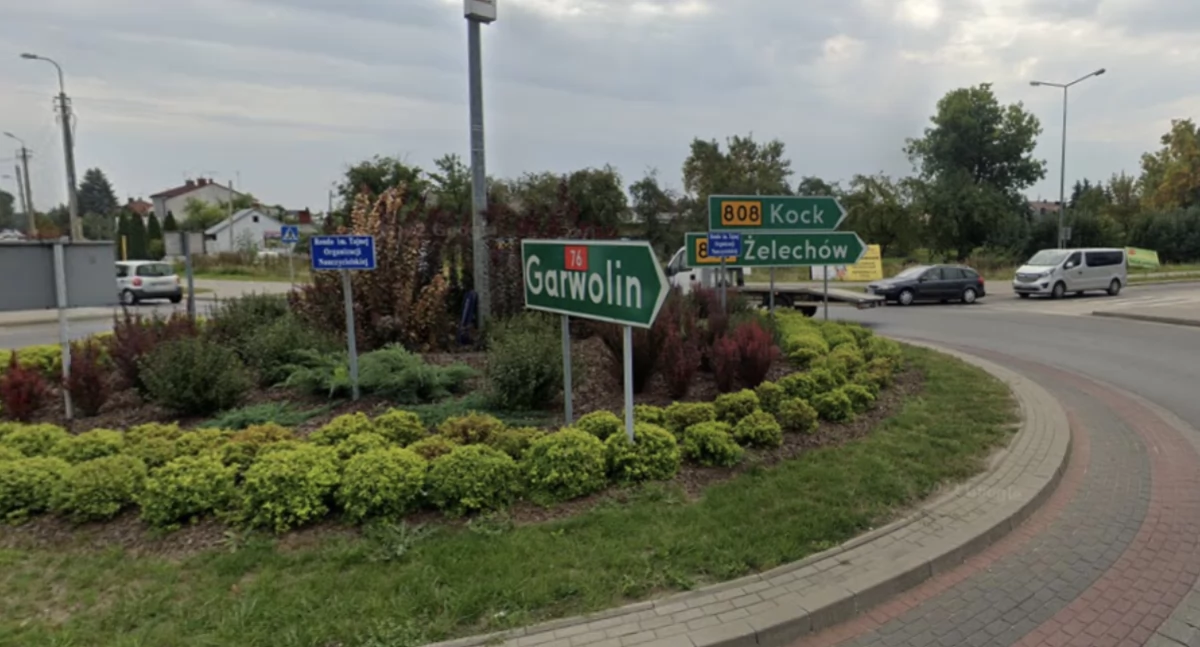 Niebezpieczna kolizja na rondzie w Łukowie – kierowca Volvo uderzył w Golfa przy McDonaldzie