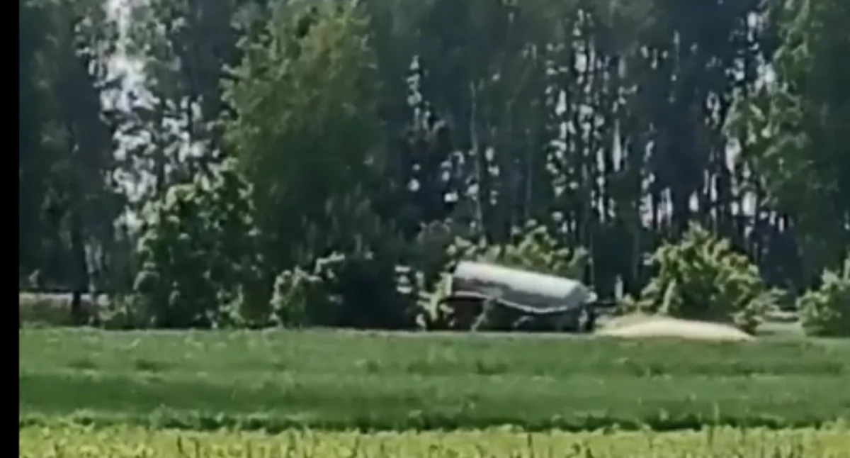 Alarm nad Zalewem Zimna Woda! Czytelniczka nagrała traktor wylewający cuchnącą substancję (WIDEO)