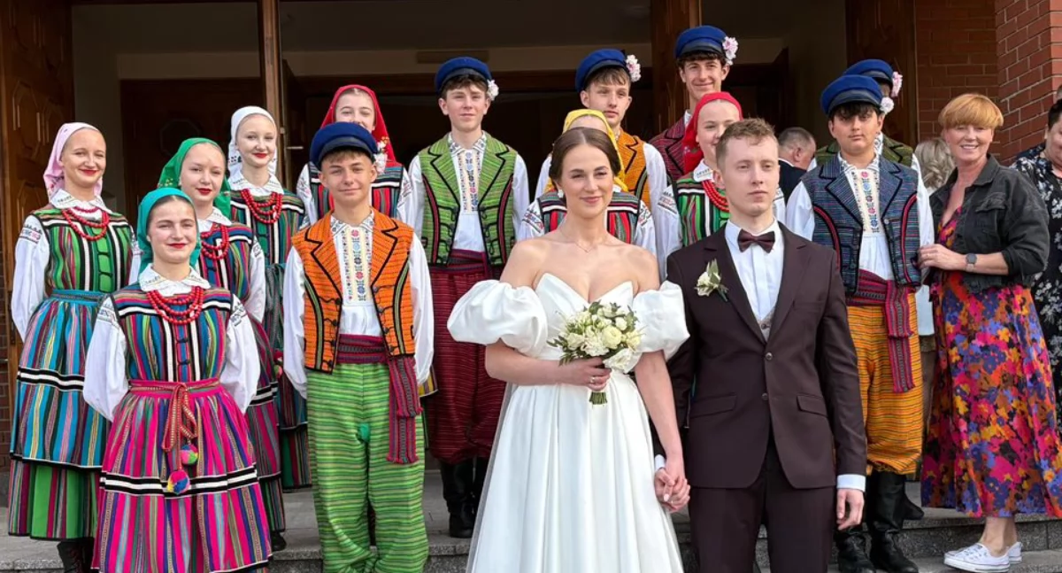 Natalia Wysocka wyszła za mąż. Była wokalistka „Łukowiaków” świętowała z zespołem