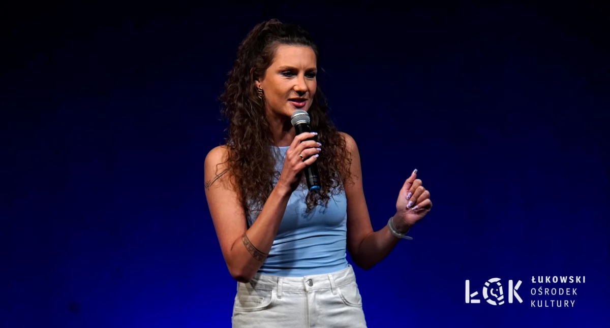 Wiolka Walaszczyk rozbawiła Łuków do łez. Stand-up w Łukowskim Ośrodku Kultury przyciągnął tłumy