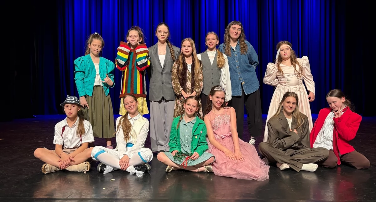 Debiut sceniczny ŁOK Dance Factory: młode aktorki z Siedlec wystąpiły na festiwalu teatralnym „Srebrna Maska”