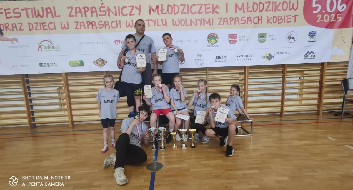 Sukces zapaśników z Łukowa. Drużynowe podium dla chłopców i dziewcząt na festiwalu w Stoku Lackim