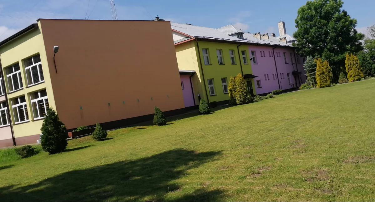 Szkoła z Lisikierza na szczycie listy – 100 tys. zł na stołówkę z programu „Posiłek w szkole i w domu”