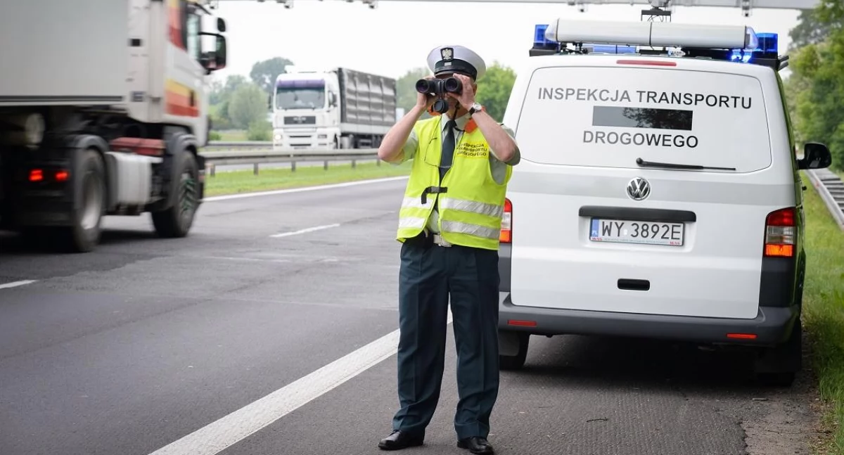 Zarobki powyżej 5900 zł brutto i służbowe szkolenie. Inspekcja Transportu Drogowego poszukuje aplikantów do pracy w terenie