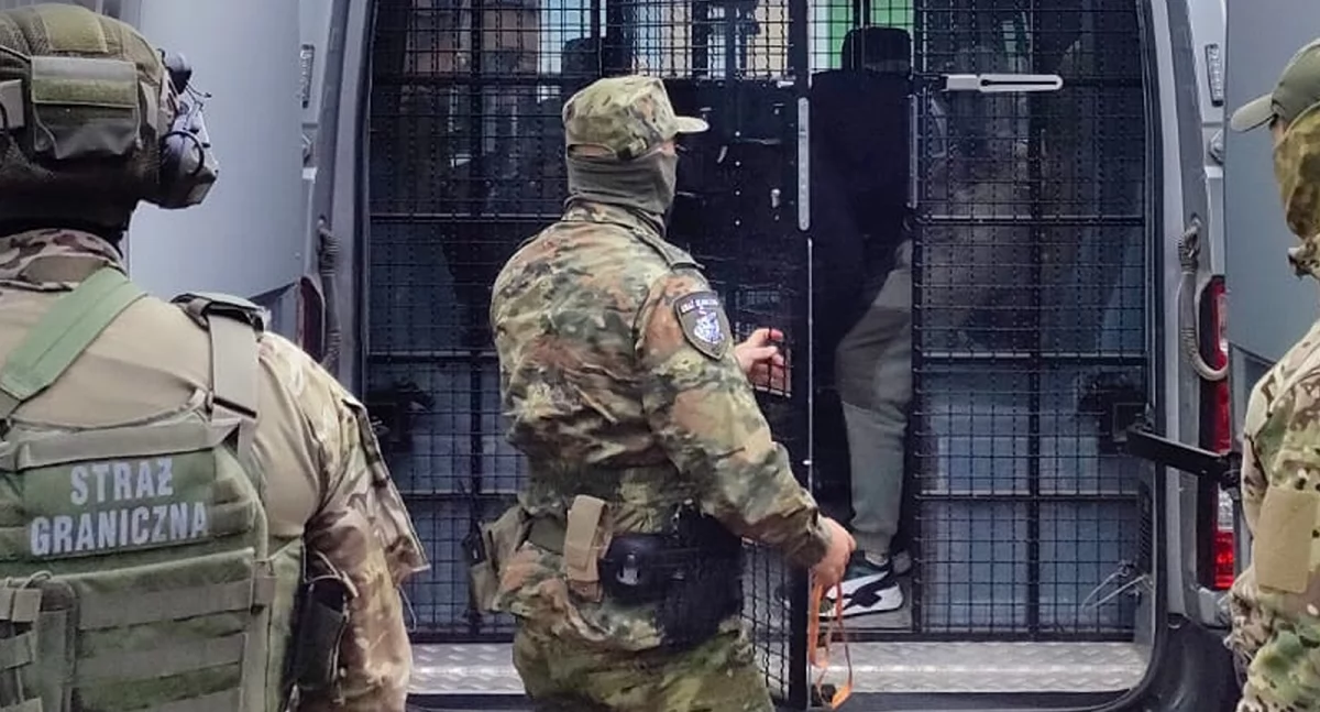 Międzynarodowa siatka przemytników ludzi rozbita – 12 osób stanie przed sądem!