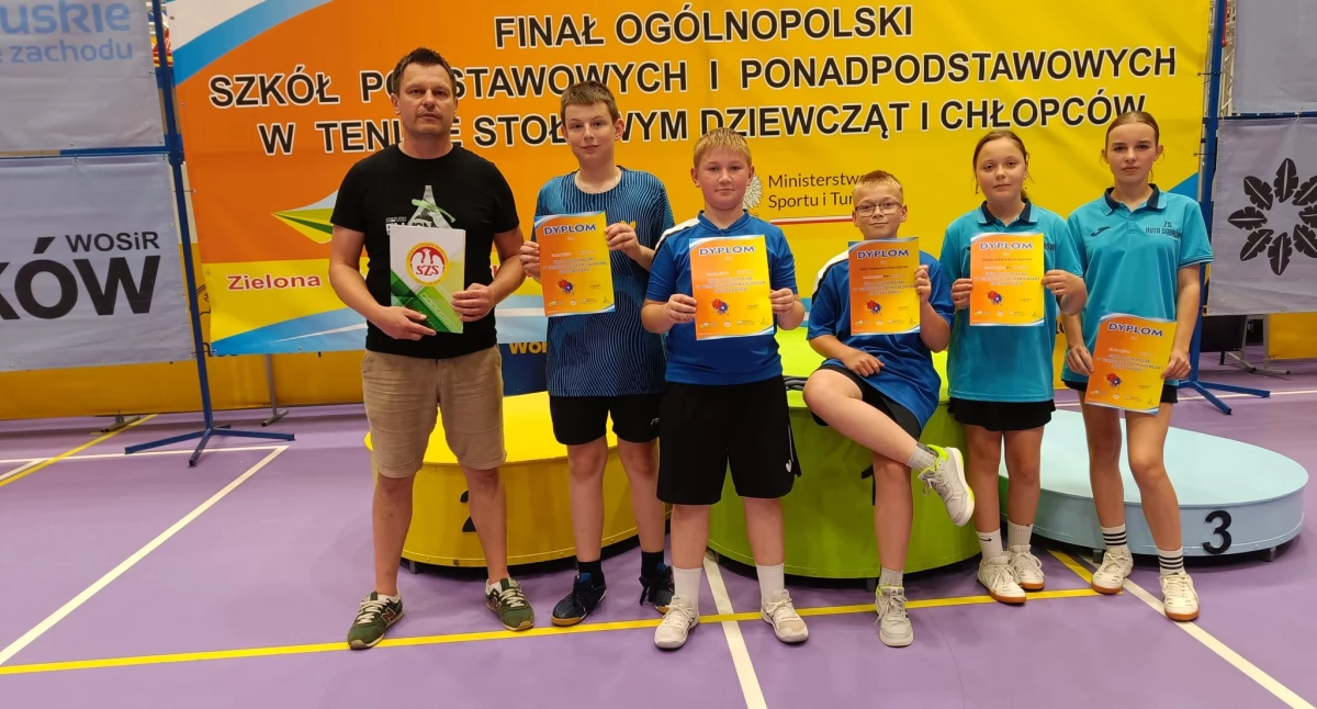 Szkoła Podstawowa z Huty Dąbrowy w TOP 16 Mistrzostw Polski w Tenisie Stołowym