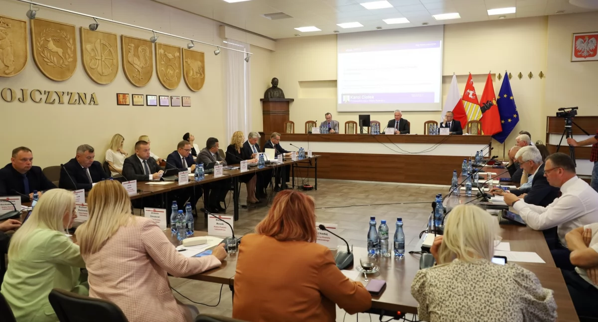 Radni dali zielone światło. Zarząd Powiatu z silnym mandatem na dalsze działania. Co to oznacza dla mieszkańców?