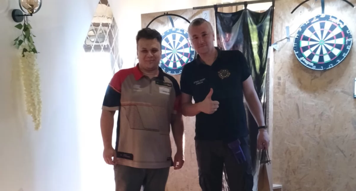 Emocje przy tarczy w Łukowie. Szymon Górski wygrywa VIII Turniej Darta.