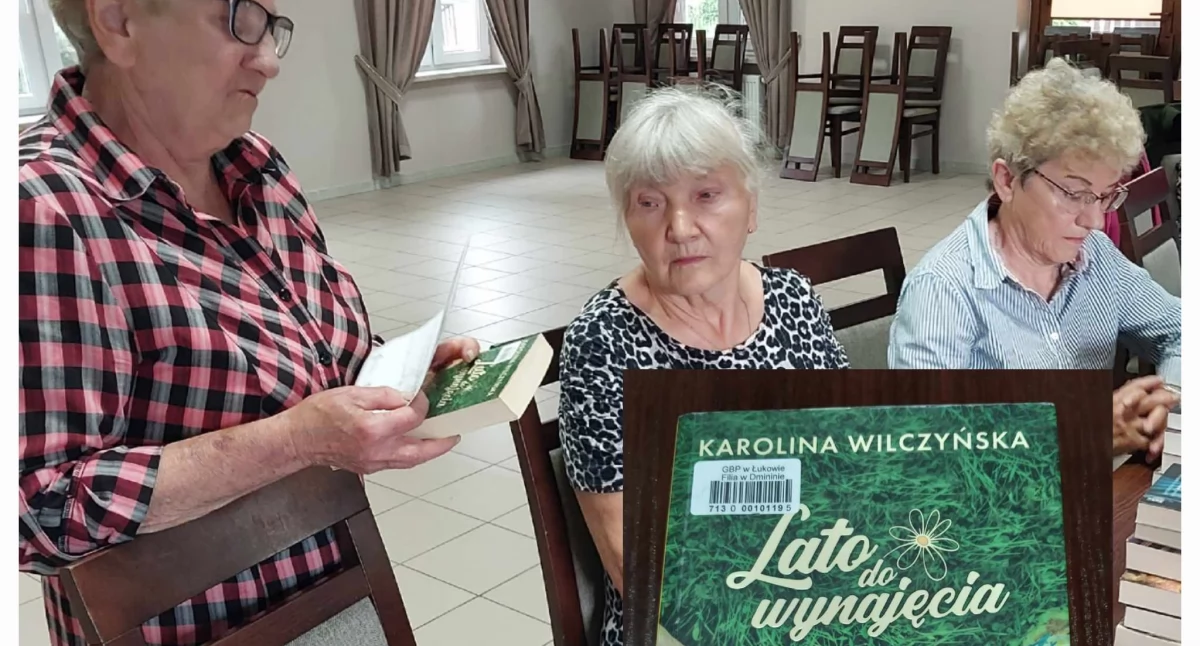 Biblioteka w Dmininie tętni życiem! Seniorzy i książki – przepis na międzypokoleniowy dialog, który inspiruje.