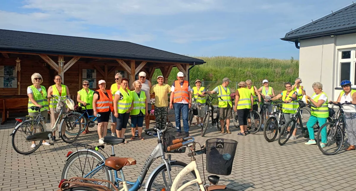  Seniorzy z Klubu „Sami Swoi” pokonali 20 kilometrów. Siła i pasja na rowerowym szlaku