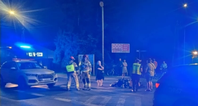 Poważny wypadek z udziałem motocyklisty w rejonie Orlenu. Uwaga kierowcy - droga jest zablokowana (NASZ NEWS)