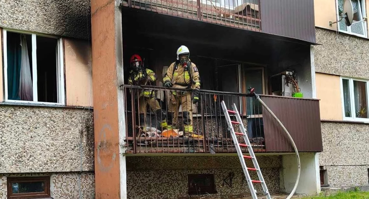  Pożar na osiedlu Sienkiewicza w Łukowie. Szybka akcja strażaków zapobiegła tragedii (NOWE FAKTY)