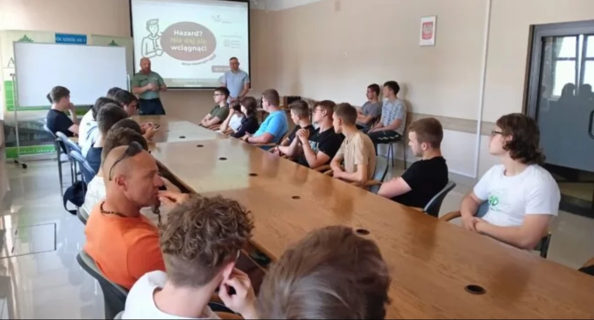 Hazard wśród młodzieży? Eksperci ostrzegają uczniów w ramach ogólnopolskiej akcji edukacyjnej