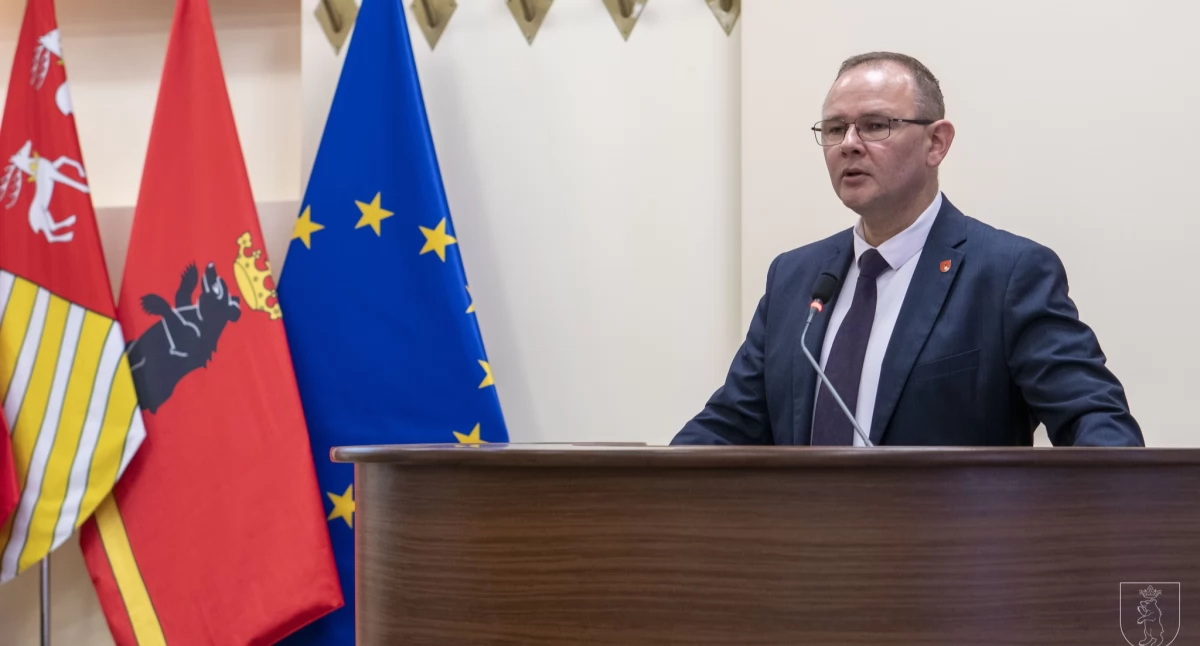 „Wyraz uznania i zobowiązanie do dalszej pracy” – burmistrz Łukowa po absolutorium komentuje decyzję radnych