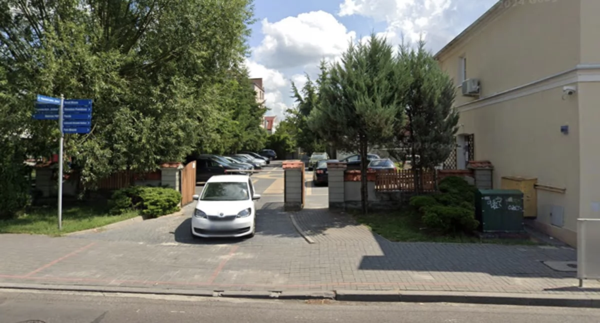 Radni chcą otwarcia parkingu przy PUP dla mieszkańców Łukowa. „W weekendy stoi pusty”