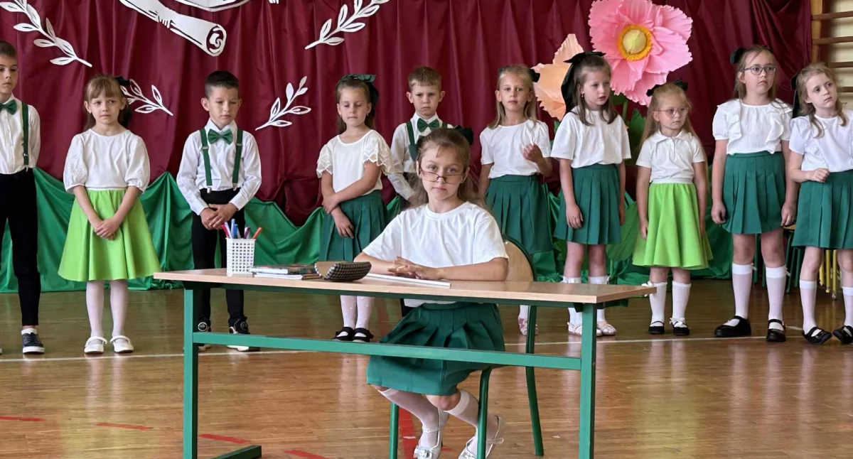 Polonez, walc i łzy wzruszenia. Przedszkolaki z Gręzówki pożegnały rok pełen wrażeń