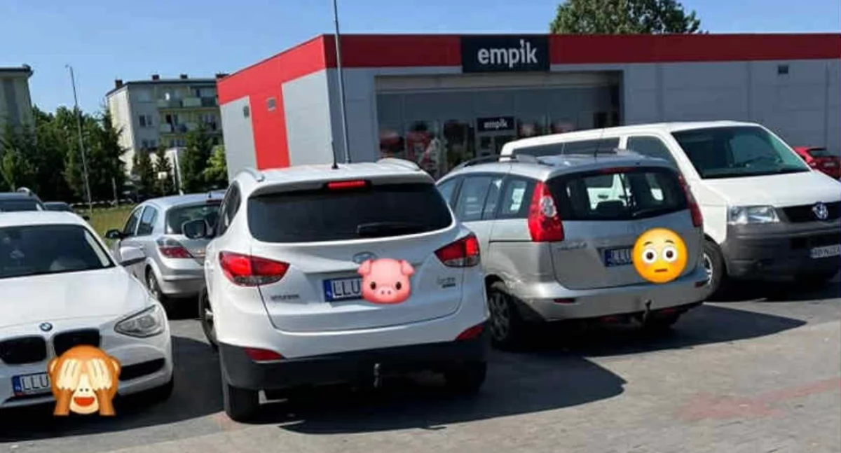 Kolizja na parkingu w Łukowie. Po apelu policji zgłosiła się właścicielka Mazdy