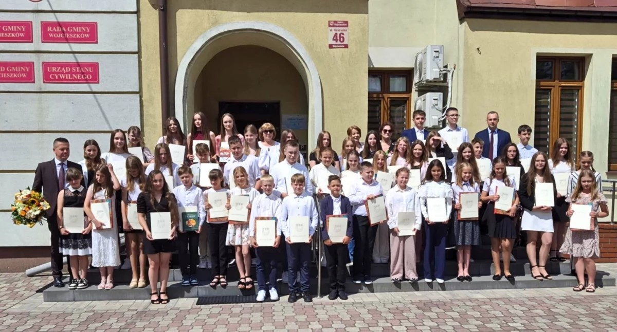 Wójt nagrodził najlepszych uczniów! Zobacz, kto osiągnął średnią powyżej 5,0 w gminie Wojcieszków