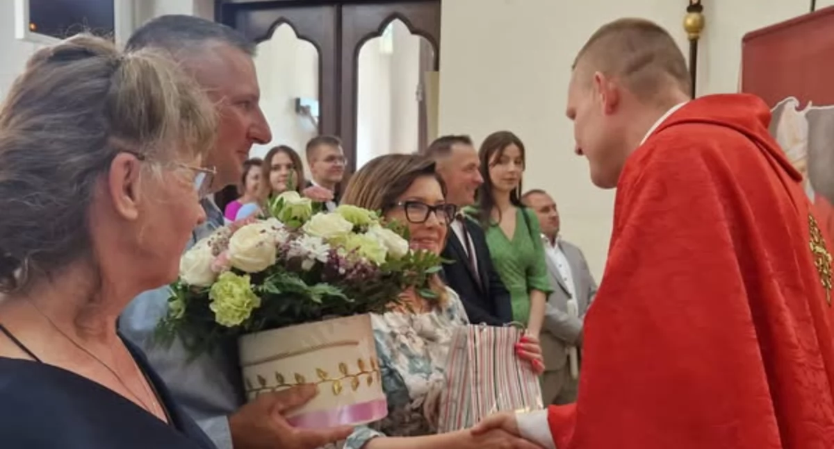 Rok wystarczył, by zdobyć ich serca. Teraz odchodzi. Niezwykłe pożegnanie w Radoryżu Kościelnym.