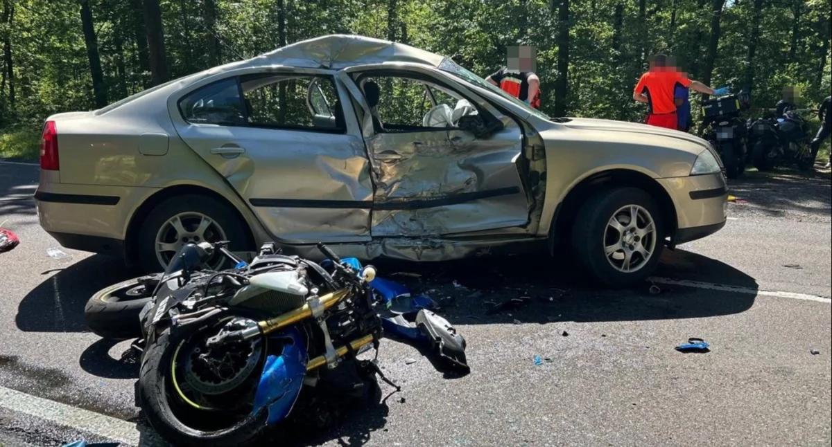 Zablokowana trasa 63. Wypadek osobówki i motoru! 