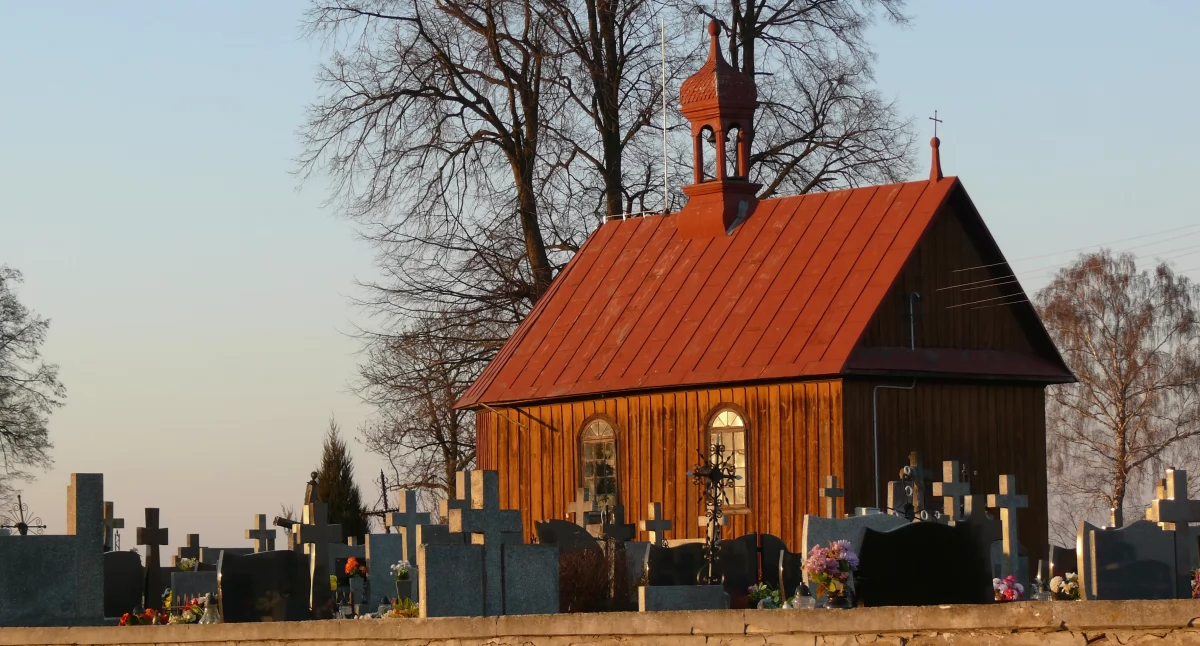 W Tuchowiczu planują remont kaplicy cmentarnej. Parafia czeka na zgodę