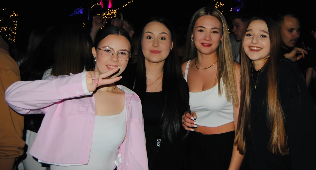 Piątek nad Zalewem Zimna Woda? Darmowa impreza w Rokoko Beach Bar z DJ-em Jakubeg!