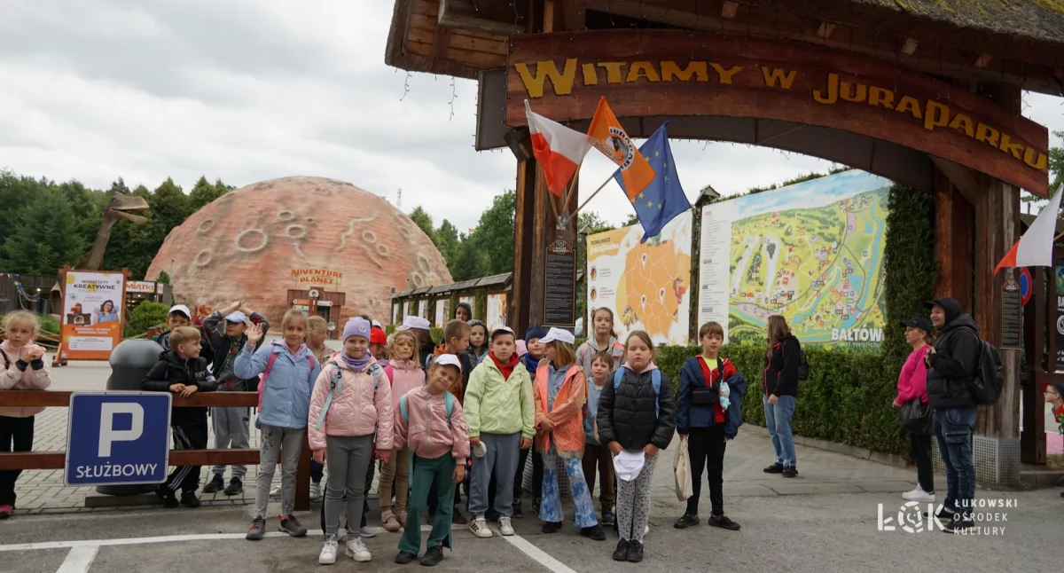 Wielka przygoda uczestników Wakacji ŁOK w Bałtowie! Zwiedzili JuraPark i Park Safari