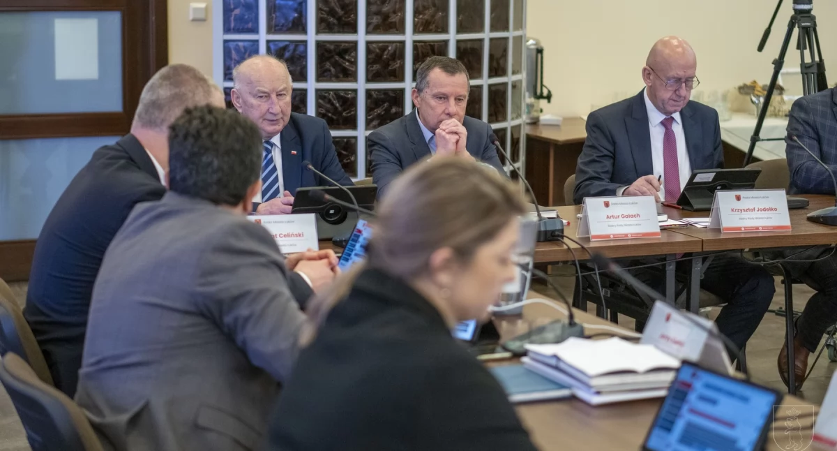 Czy Łuków będzie informował mieszkańców SMS-em? Padła propozycja podczas sesji