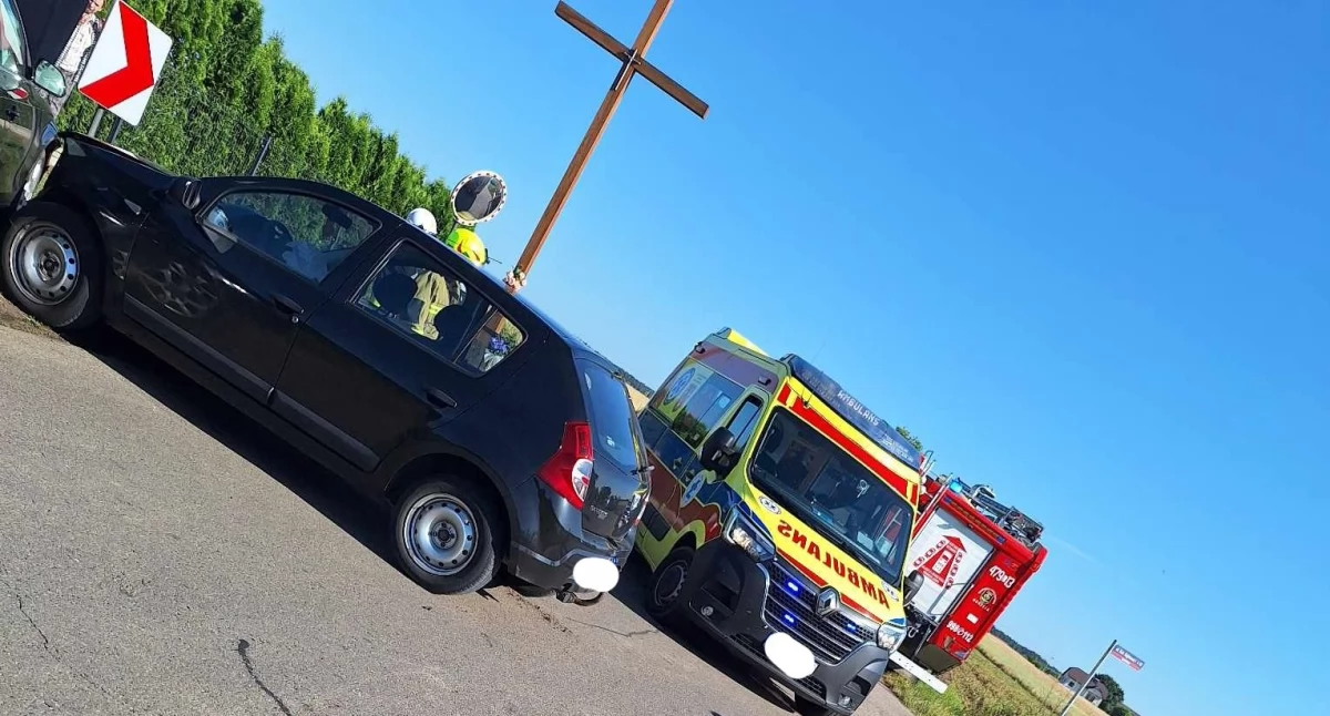 Wypadek w Okrzei. 22-latka za kierownicą, ranna seniorka