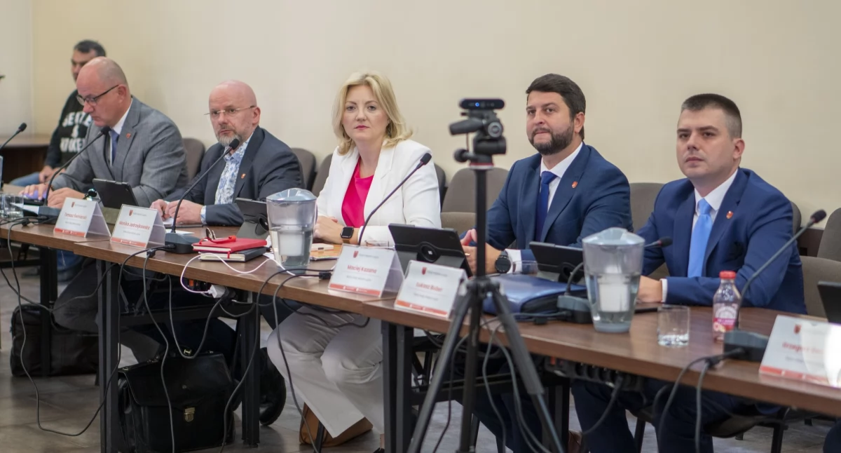 Deptak przy ul. Przemysłowej do poprawki? Radny i burmistrz zapowiadają wspólne działania