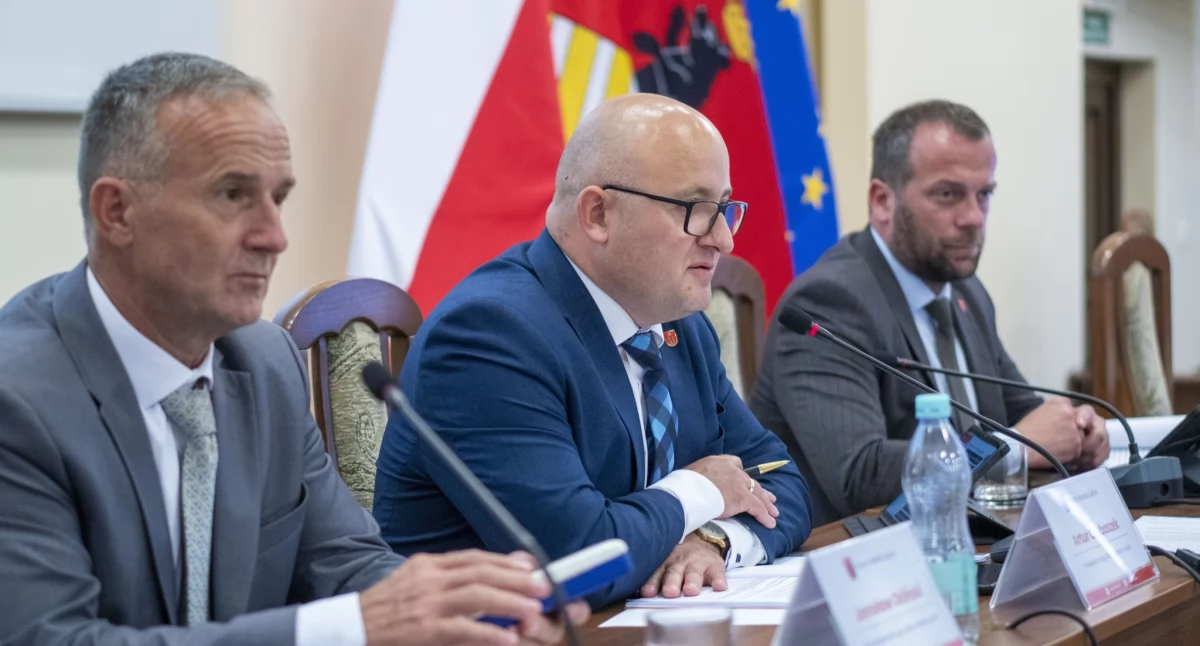 Nowy parking przy Okrzei coraz bliżej? Burmistrz: „Finansowanie zapewnione”