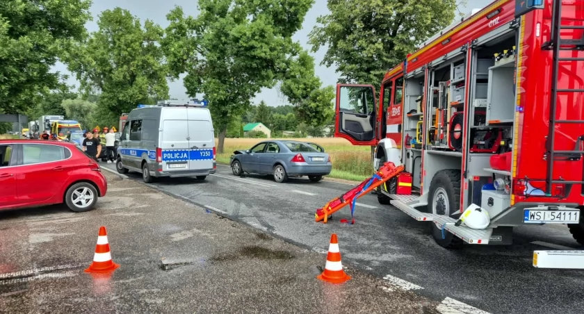 Zderzenie na DK63 w Mościbrodach. Kierowca toyoty w szpitalu