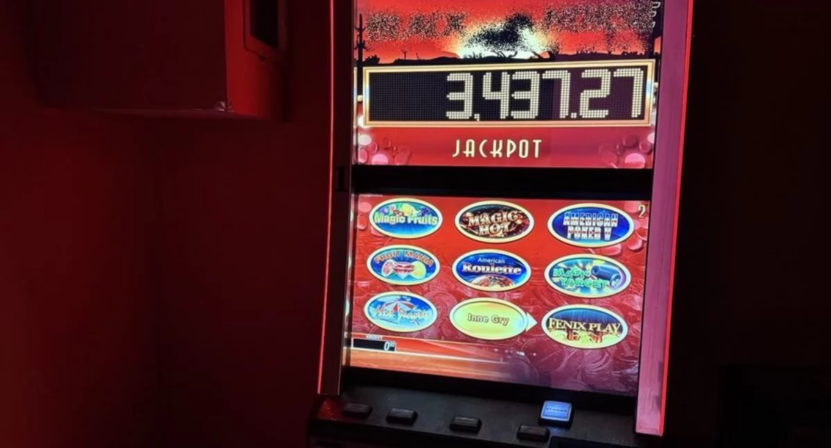 Nielegalne automaty do gier zabezpieczone – zatrzymano jedną osobę i zabezpieczono gotówkę
