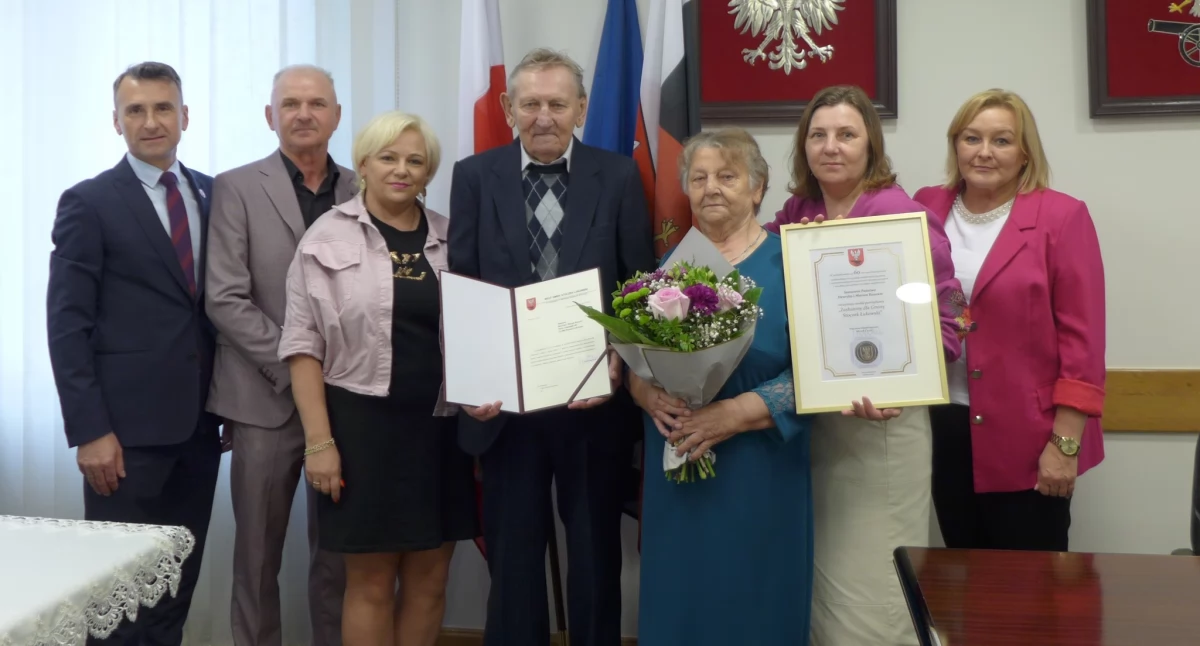 Świętowali 60-lecie małżeństwa. Gmina Stoczek Łukowski uhonorowała trzy pary medalami i świadczeniem