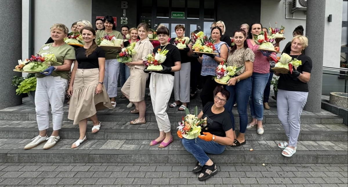 Owocowa sztuka w Staninie. Kobiety z gminy zaskoczyły talentem do carvingu!