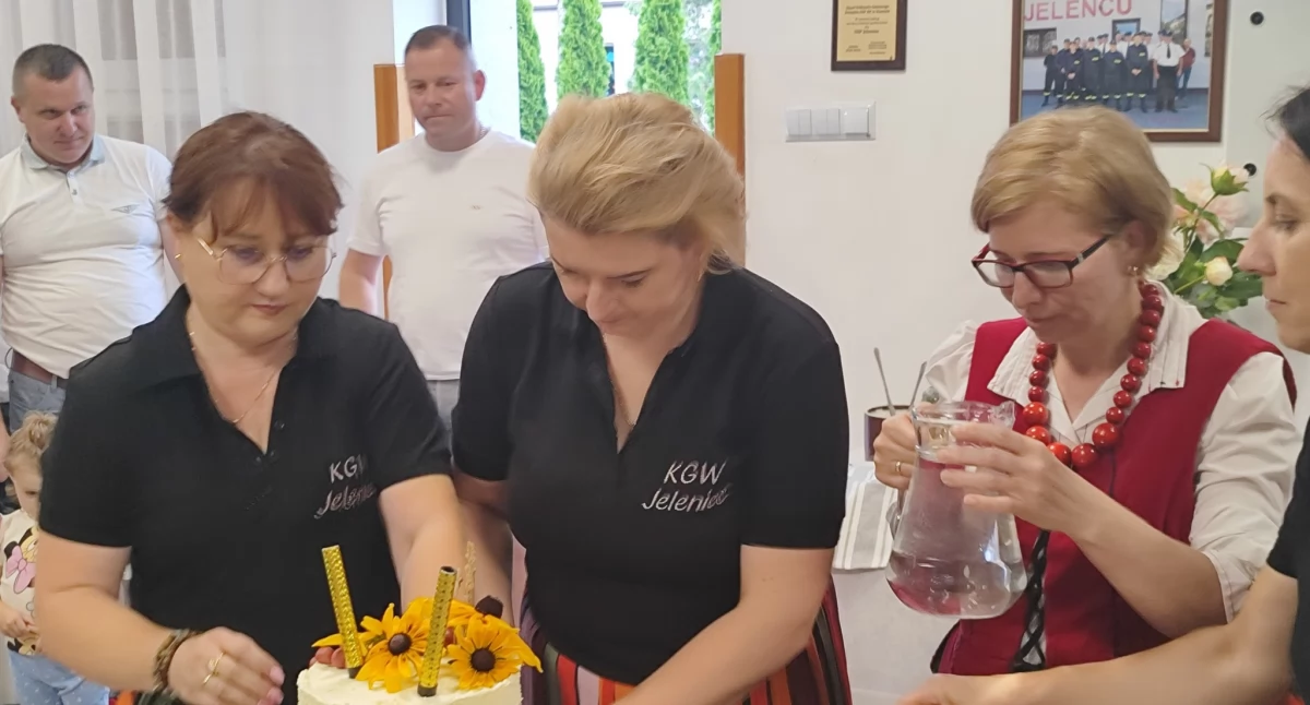 Rodzinny obiad u „Babci Andzi” i 5-lecie KGW z Jeleńca. Były śpiewy, konkurs i wizyta starosty