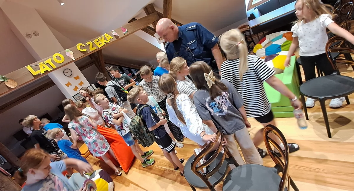 Kosmiczne kino, wycieczki i ognisko na zakończenie. Tak wyglądały wakacje z biblioteką w Krzywdzie