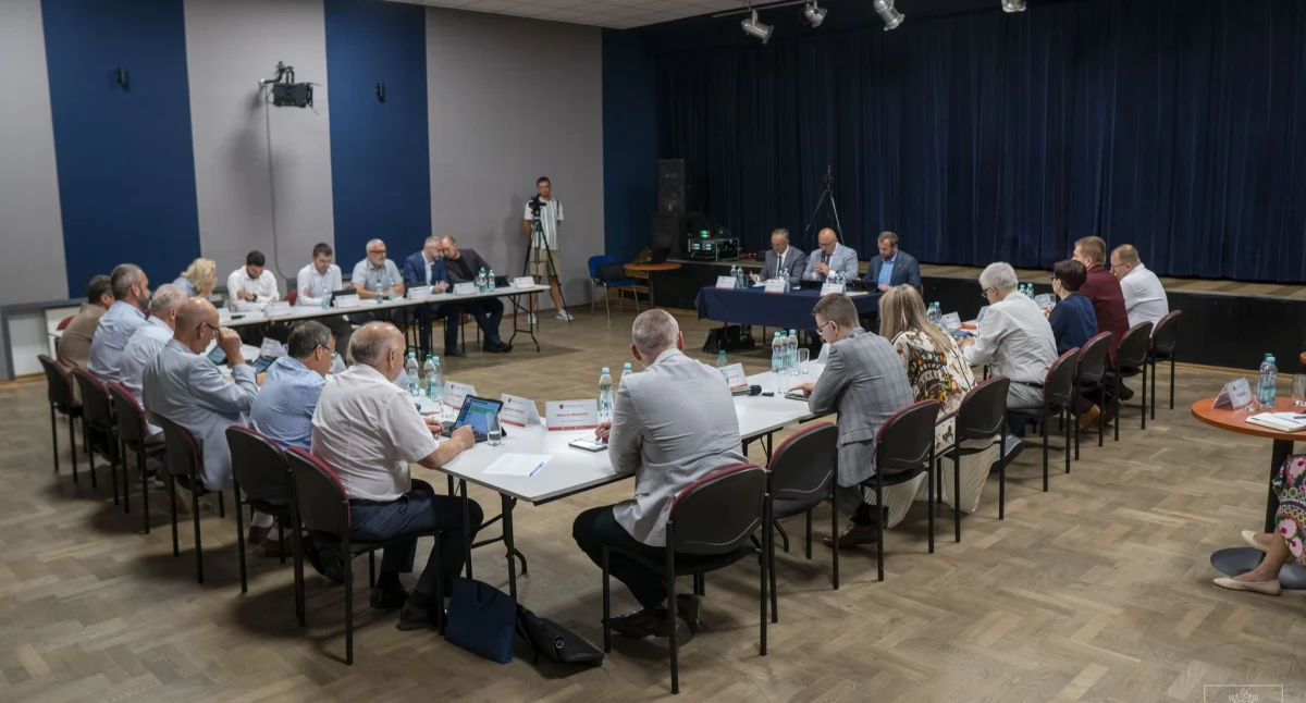 Skarga lokatorki komunalnego mieszkania podzieliła Radę Miasta Łuków. Choć uznana za bezzasadną, dyskusja obnażyła poważne problemy
