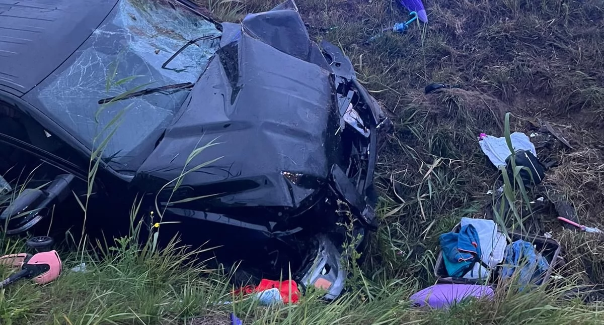 Poważny wypadek pod Rykami. Samochód z rodziną w rowie
