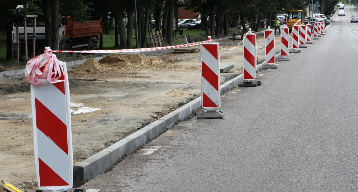 Trwa przebudowa parkingu przy Rogalińskiego w Łukowie. Zmiany widoczne gołym okiem