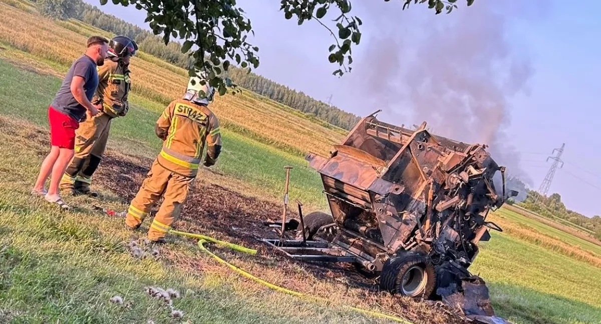 Pożar prasy belującej w gminie Stoczek Łukowski. Strażacy walczyli z ogniem przez dwie godziny
