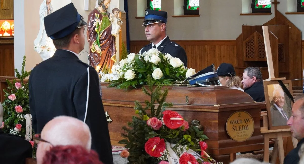 Łuków pożegnał Wacława Śledzia. Sołtysem Wólki Świątkowej był przez niemal 40 lat [ZDJĘCIA]