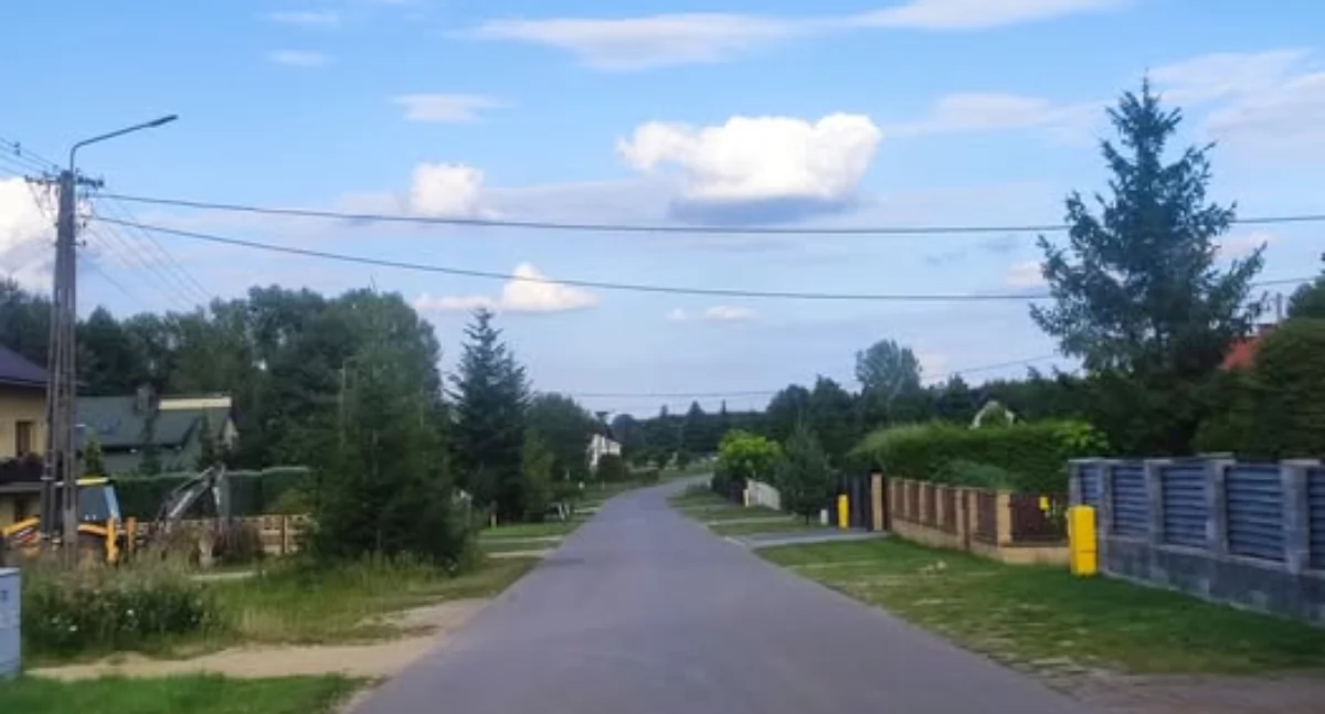 „Miodowy Zakątek” ma dość niebezpiecznej drogi. Petycja mieszkańców Ławek trafiła do starostwa.
