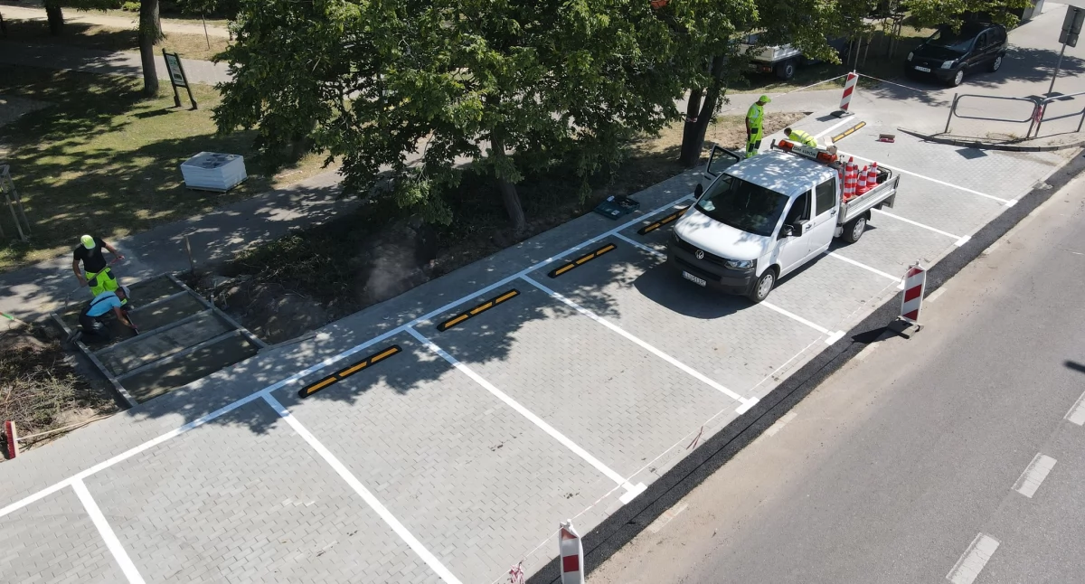Nowy parking przy ul. Rogalińskiego w Łukowie już otwarty. Więcej miejsc i lepsze bezpieczeństwo