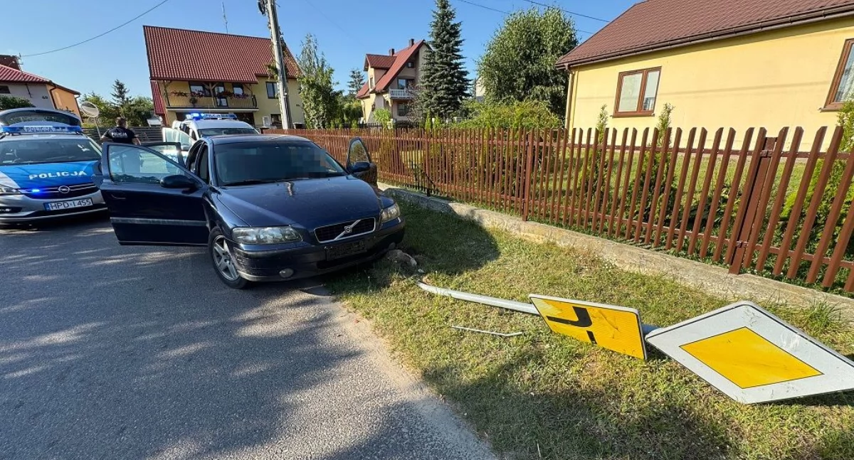 Pirat drogowy zatrzymany po pościgu. 30-latek miał zakaz prowadzenia, narkotyki i pasażerki z amfetaminą